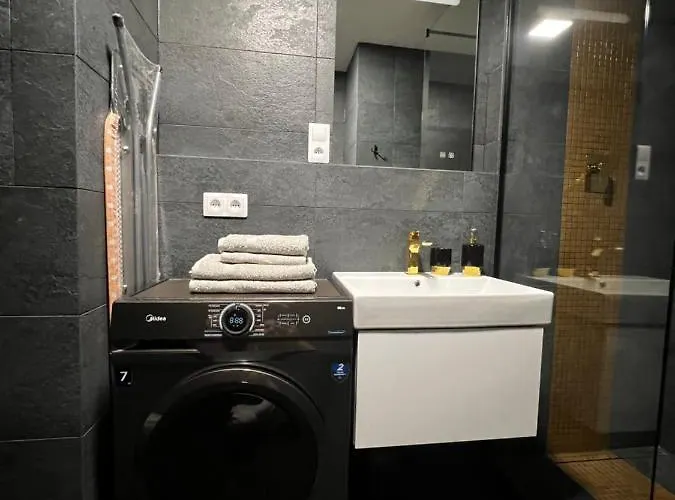 Champion Iii Apartment *